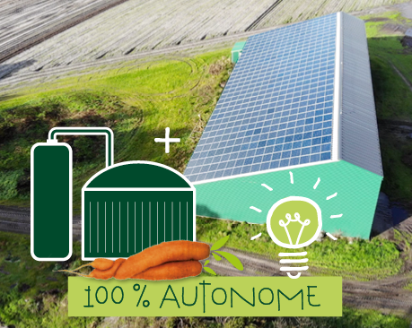 Dessin d’une station de biométhanisation devant une photo de hangar avec panneaux photovoltaïques sur le toit